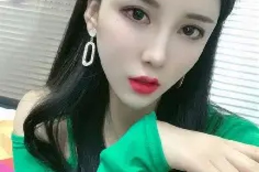 网红任晓艺自曝遭遇严重车祸：9个安全气囊全炸开浑身都是伤