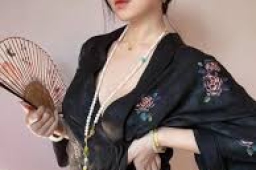 陪玩陪睡仅冰山一角女星自曝遭人操控逼迫秦岚、王思聪被牵连