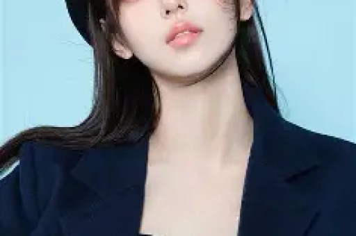 阿 Sa 望向林志玲眼神暗藏深意仿佛藏着锋芒嘴角扬起却笑意不达眼底皮笑肉不笑的微妙神态格外耐人寻味